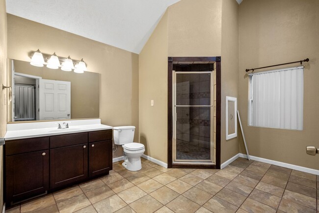 Building Photo - Cozy 1 Bedroom in McKeesport available May...