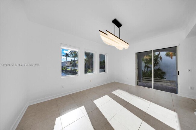 Building Photo - 21025 NE 31st Ave