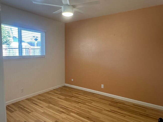 Building Photo - READY NOW! 3+1.5 City of Tehachapi - **SOL...