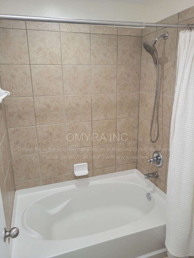 Building Photo - Stunning Townhome Overlooking Beltline at Grant Park!