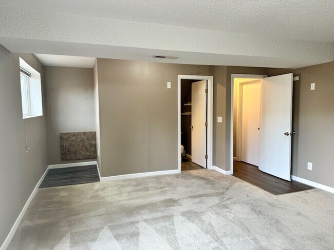 Building Photo - 4 bedroom -Split level and large deck/fenced yard!