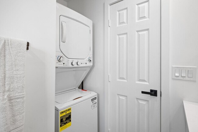 Building Photo - Newly remodeled and fully "furnished" 1 bed 1 bath in Mission Beach. 9 months rental or month to ...