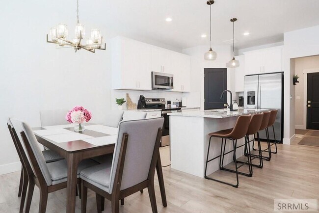 Building Photo - COMPLETELY FURNISHED HOME FOR RENT IN SUGA...