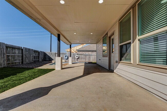 Building Photo - 26043 Quiet Field Ct