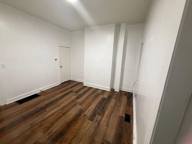 Building Photo - 1756 Carswell St