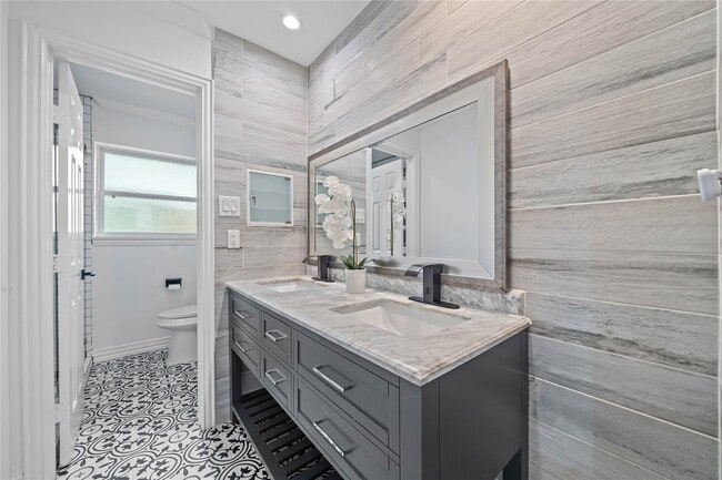 Building Photo - 9022 Quebec Dr