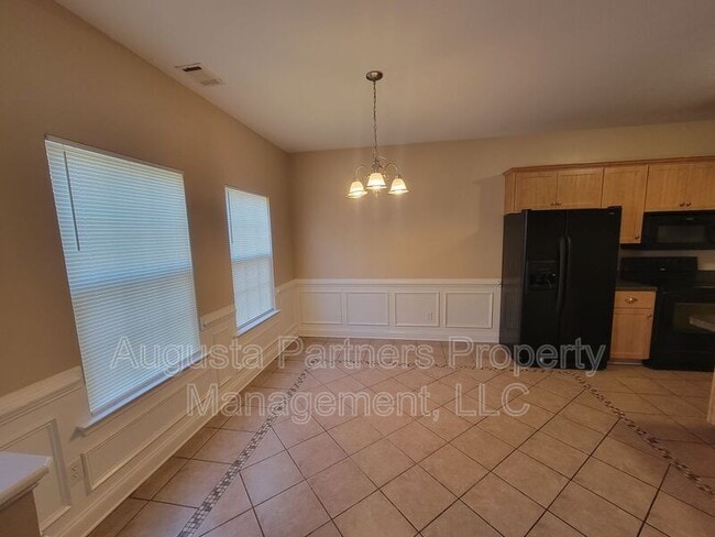 Building Photo - 420 Bowen Falls