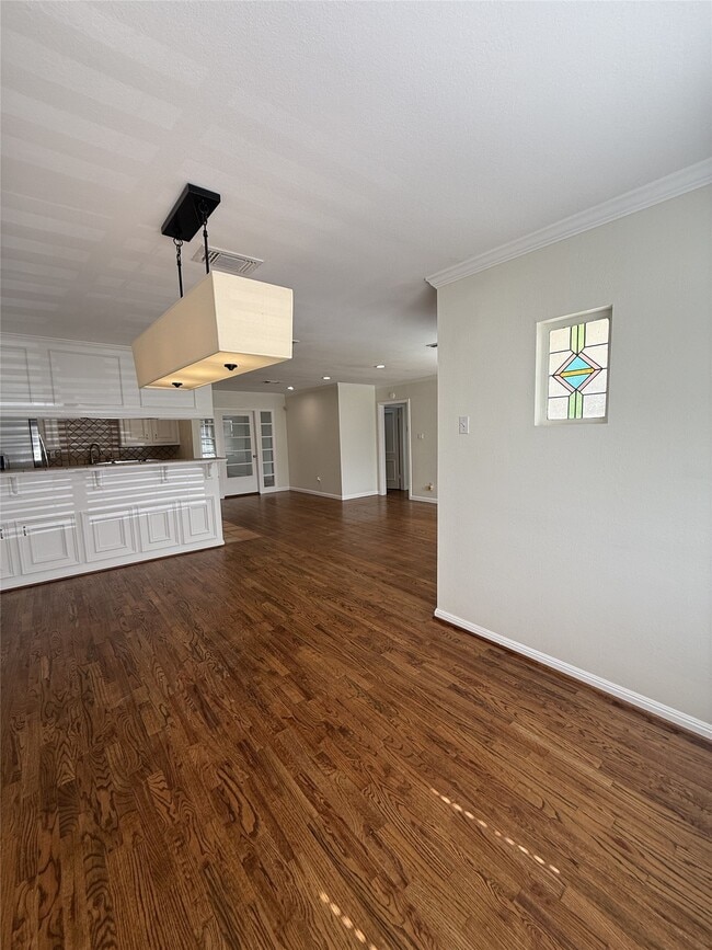 Building Photo - 1234 Gardenia Dr