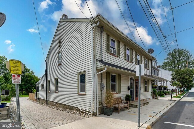 Building Photo - 43 Ferry St