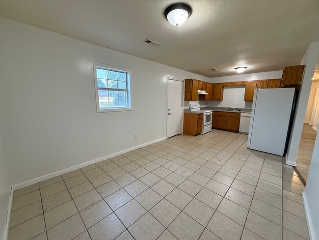 Building Photo - 3 Bedroom/1 Bathroom Home in Paragould AR ...