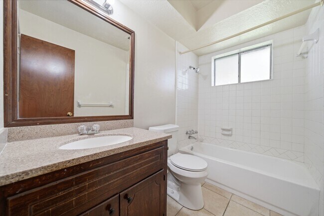 Building Photo - 4506 Jamaica Ln