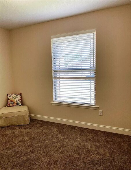 Building Photo - 9167 Tara Cir