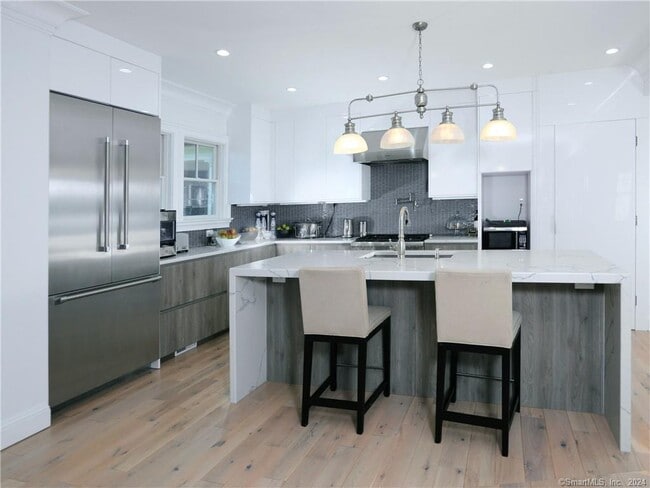 Building Photo - 1 Home Pl