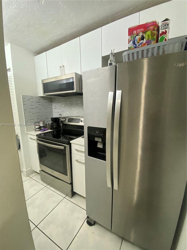 Building Photo - 9706 Hammocks Blvd