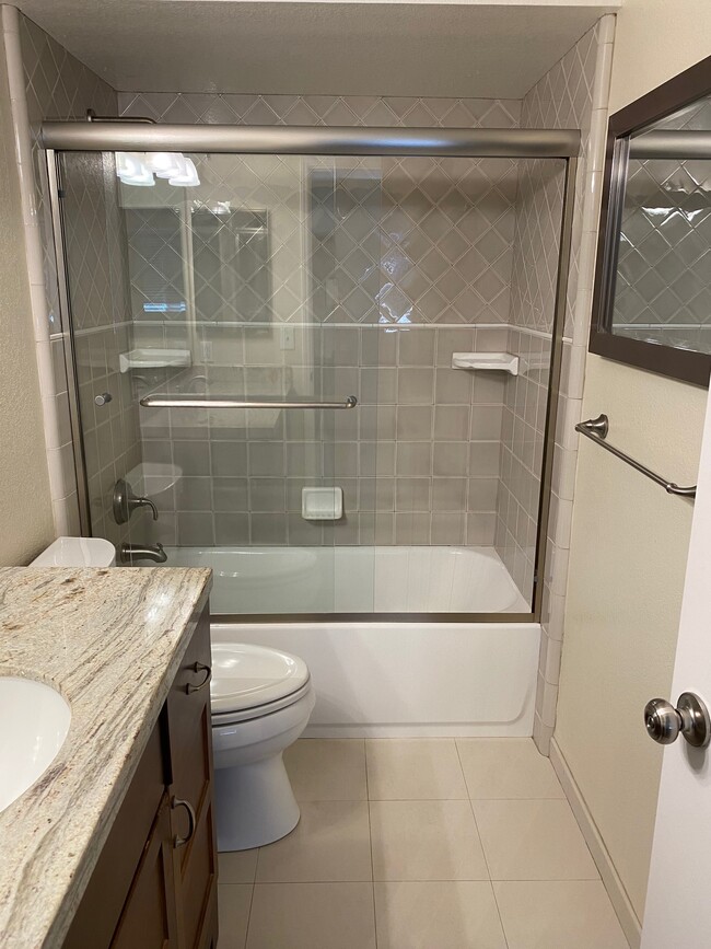 Bathroom shower - 785 Portwalk Plz