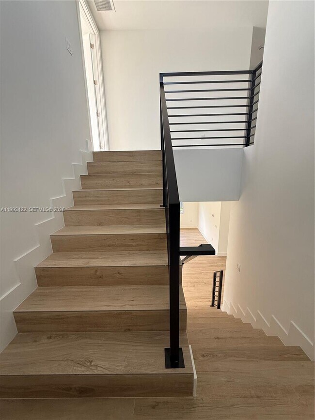 Building Photo - 1981 SW 33rd Ave