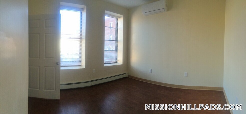 Building Photo - 13 Ruggles St