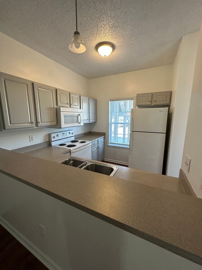 Building Photo - 4612 McClelland Dr