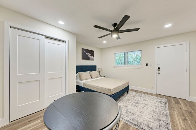 Primary Photo - For Lease – Fully Furnished Studio Near UT