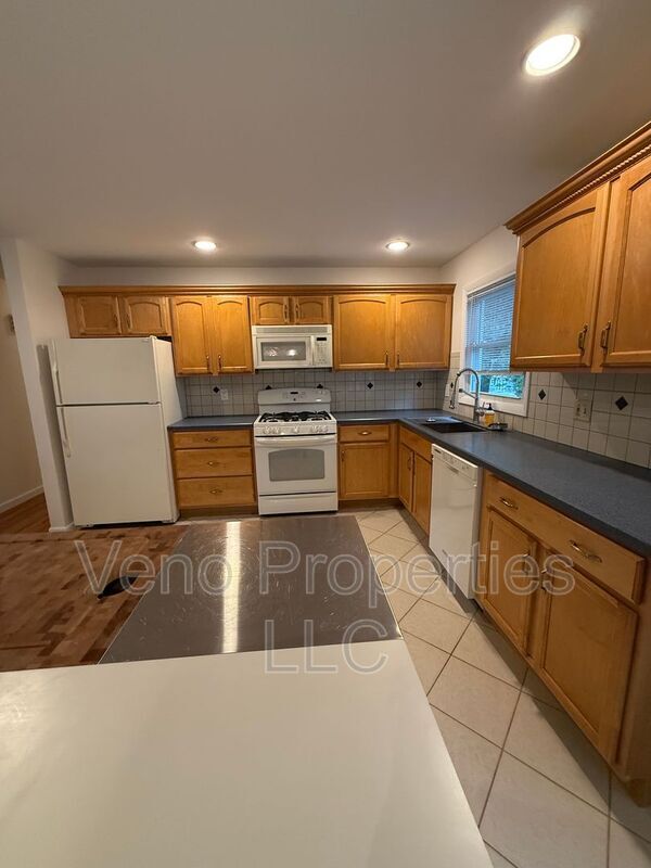 Building Photo - 5 Barkwood Ln