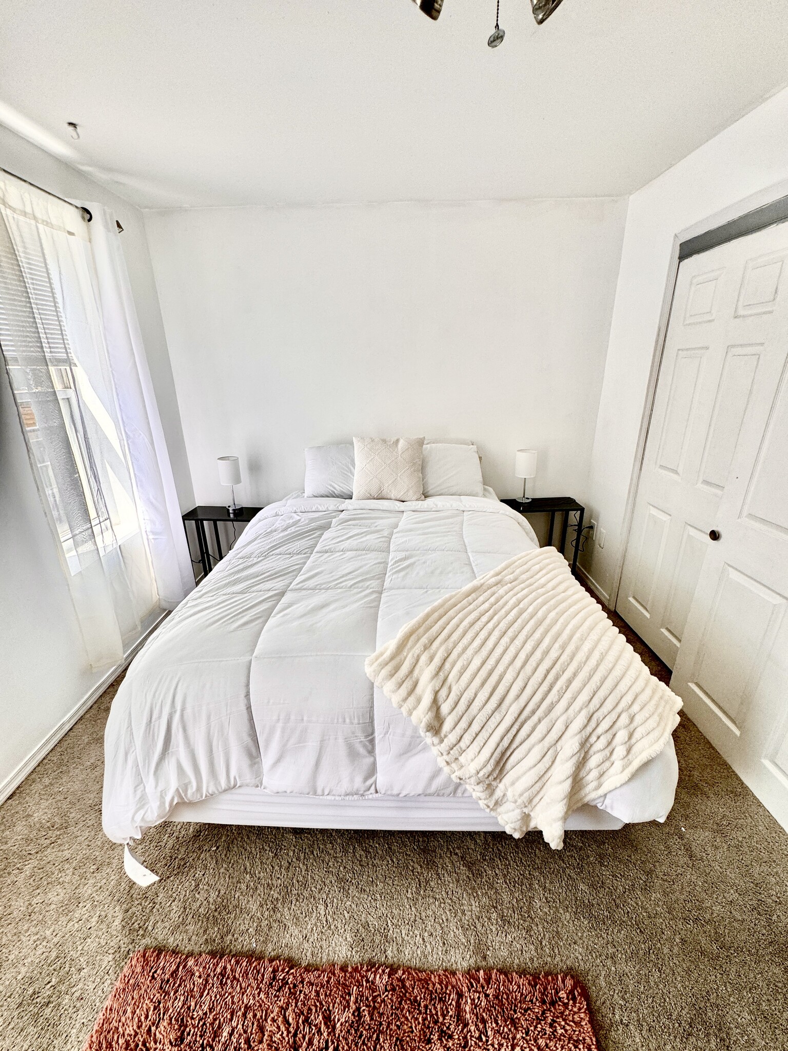 Queen Bed - 2529 Kimball Street