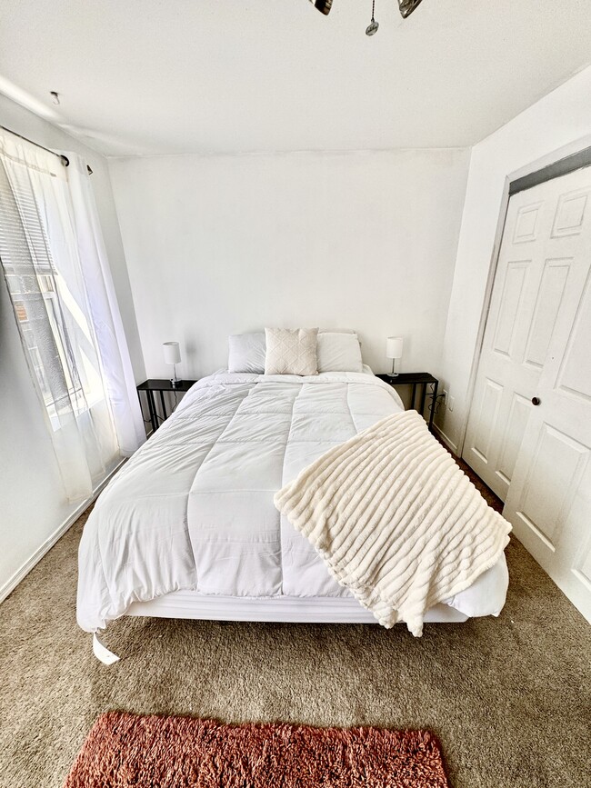 Queen Bed - 2529 Kimball Street