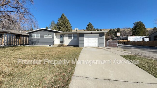 Primary Photo - 913 Rimrock Rd