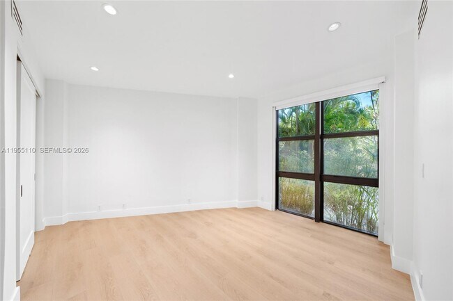 Building Photo - 1111 Crandon Blvd