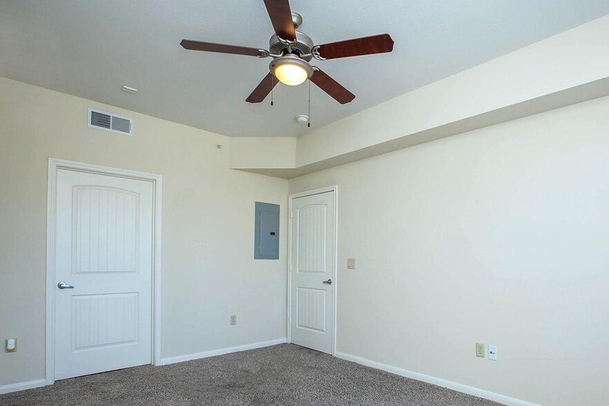 Building Photo - 9725 N Lakeline Blvd
