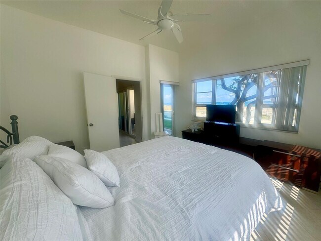 Building Photo - 6000 N Ocean Blvd