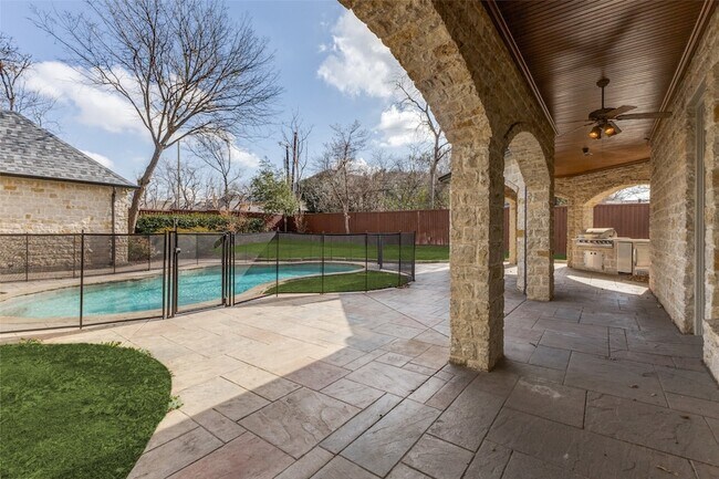 Building Photo - 6416 Dykes Way