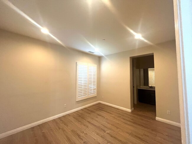 Building Photo - Beautiful San Dimas Home in Gated Community