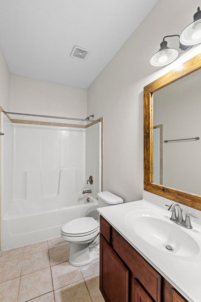 Building Photo - Large 5 bedroom home- don't miss this one!