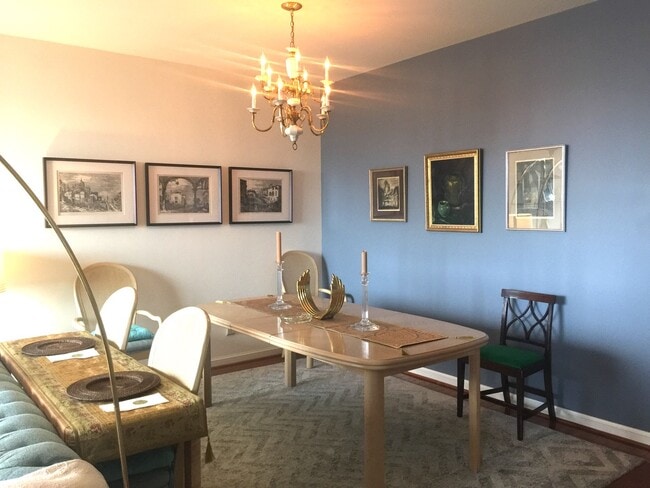 Building Photo - 10 E Lee St