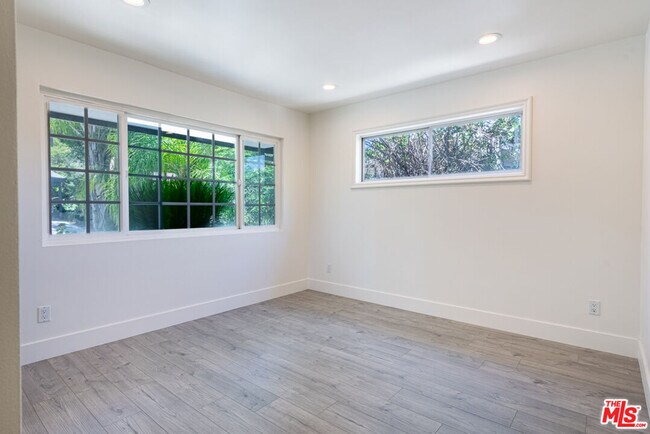 Building Photo - 3650 Sapphire Dr