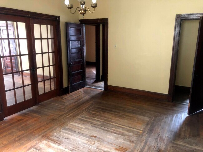 Building Photo - 16 Benton St