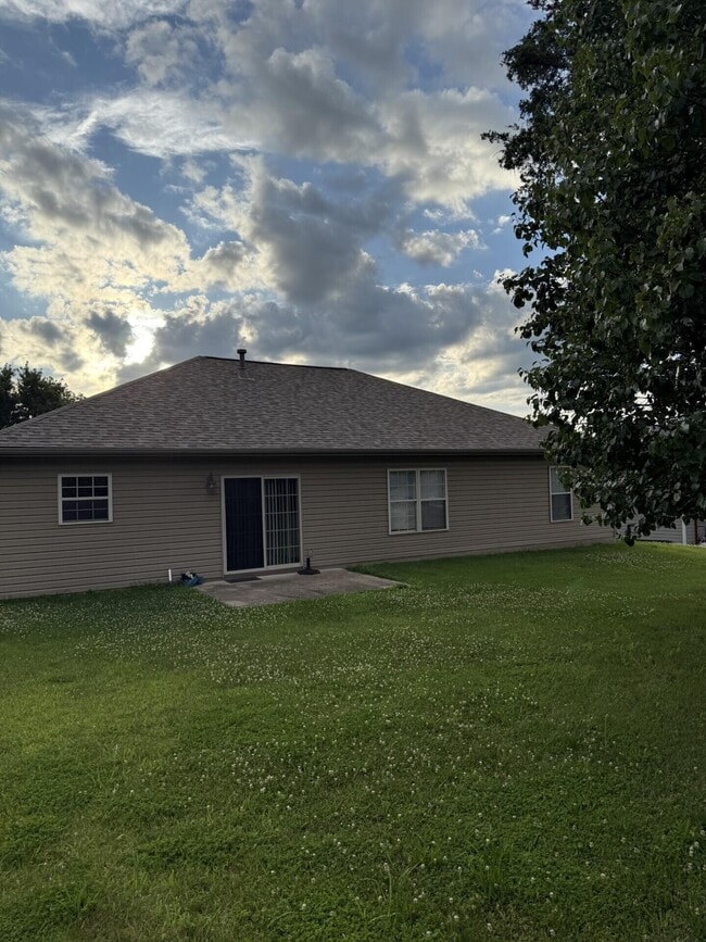 Building Photo - 2602 McClure Dr
