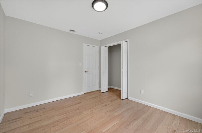 Building Photo - 18 Fordham Ln