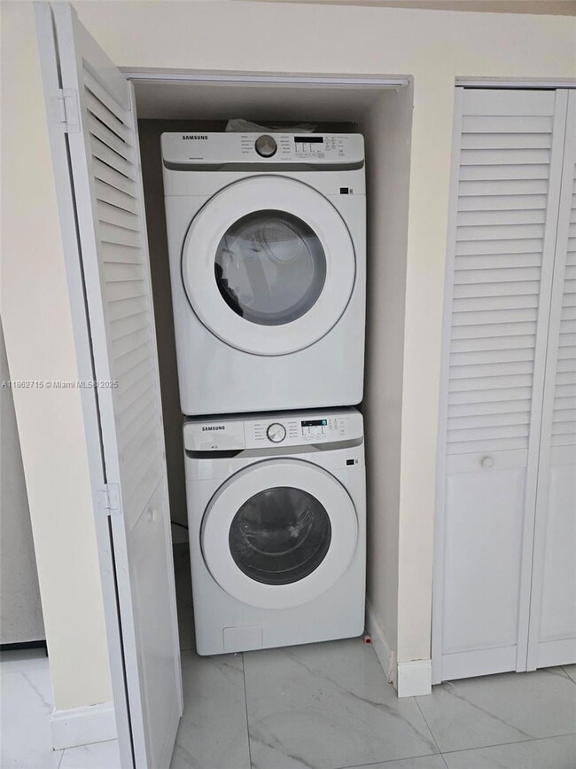 Building Photo - 900 NE 154th St