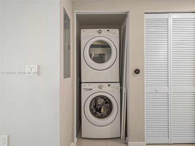 Building Photo - 5300 Paseo Blvd