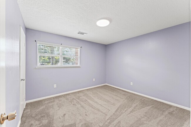 Building Photo - 9611 Hearthwood Dr