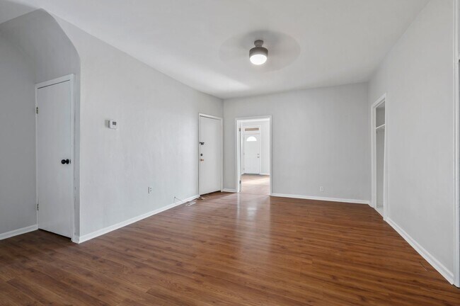 Building Photo - 346 39th St
