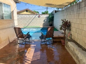 Building Photo - 5 Bed 3 Bath House With Amazing Salt Water Pool!