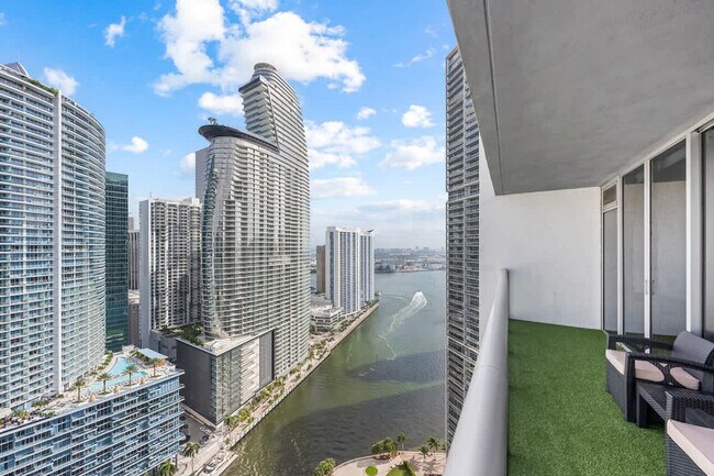 Building Photo - 485 Brickell Ave