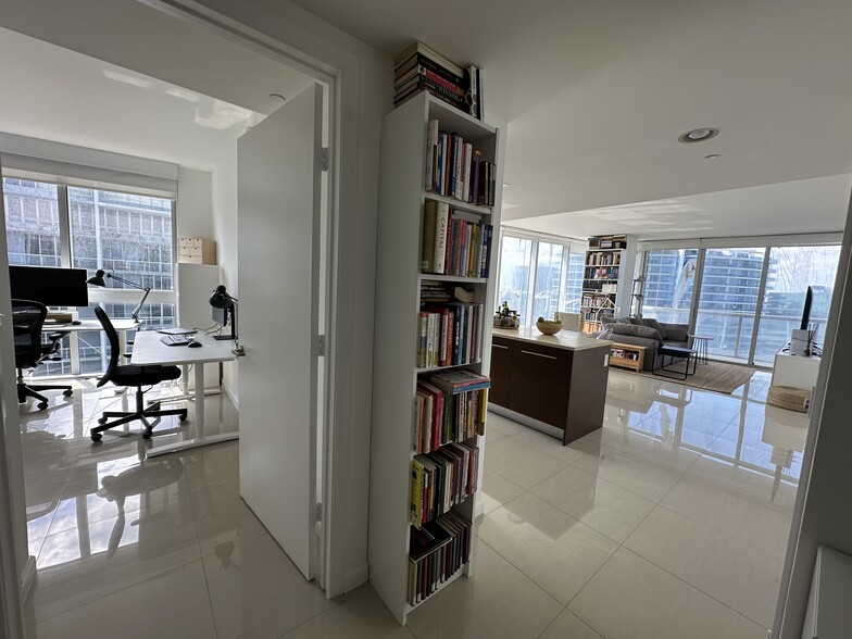 Building Photo - 475 Brickell Ave