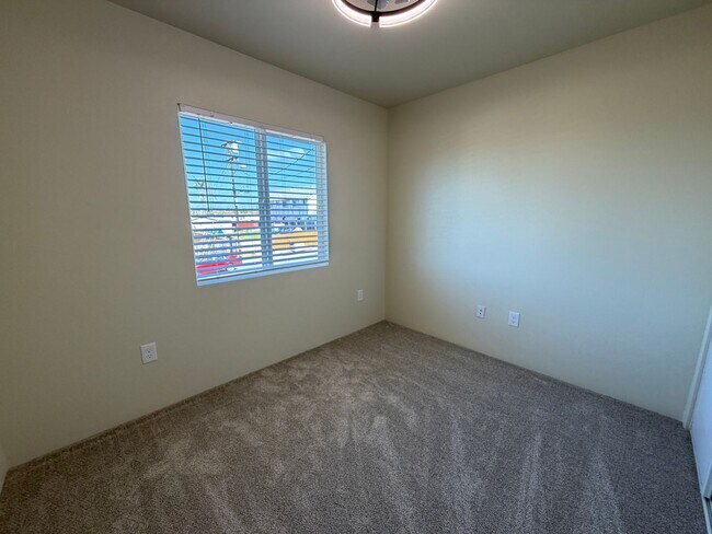 Building Photo - 1413 Shoshone St