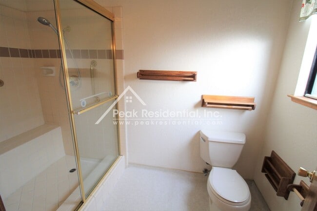 Building Photo - Wonderful Orangevale 4bd/2ba Home with 2 Car Garage!