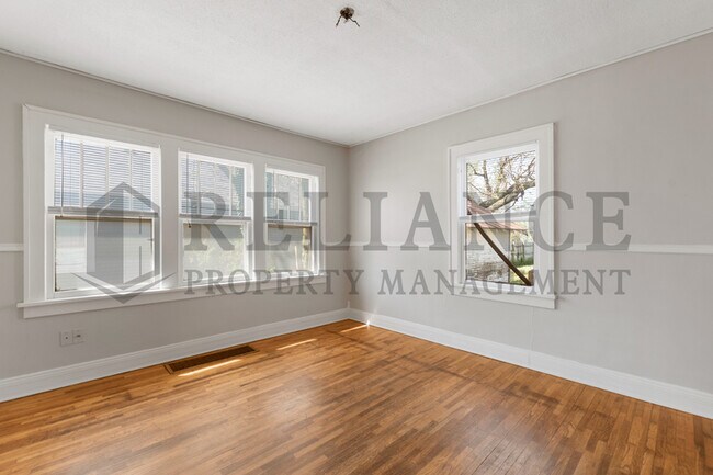 Building Photo - 129 N Meridian Ave