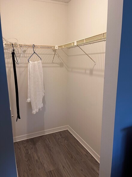 Building Photo - 213 Buttonwood Cir