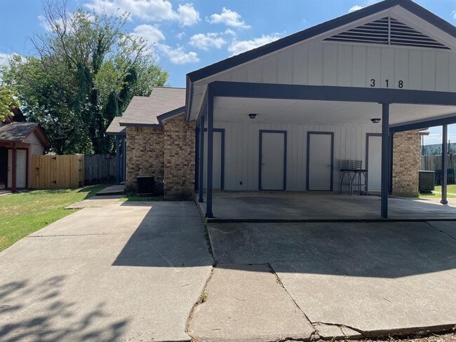 Primary Photo - 318 W William Cannon Dr
